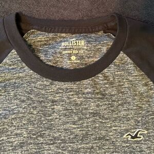 Hollister Men's Curved Hem T-shirt Long Sleeve Blue